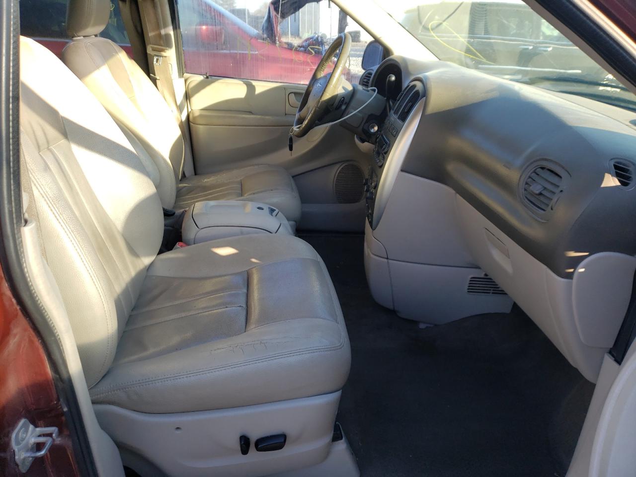 Photo 5 from auction – 2007 CHRYSLER TOWN & COU with VIN 2A4GP54L77R279873