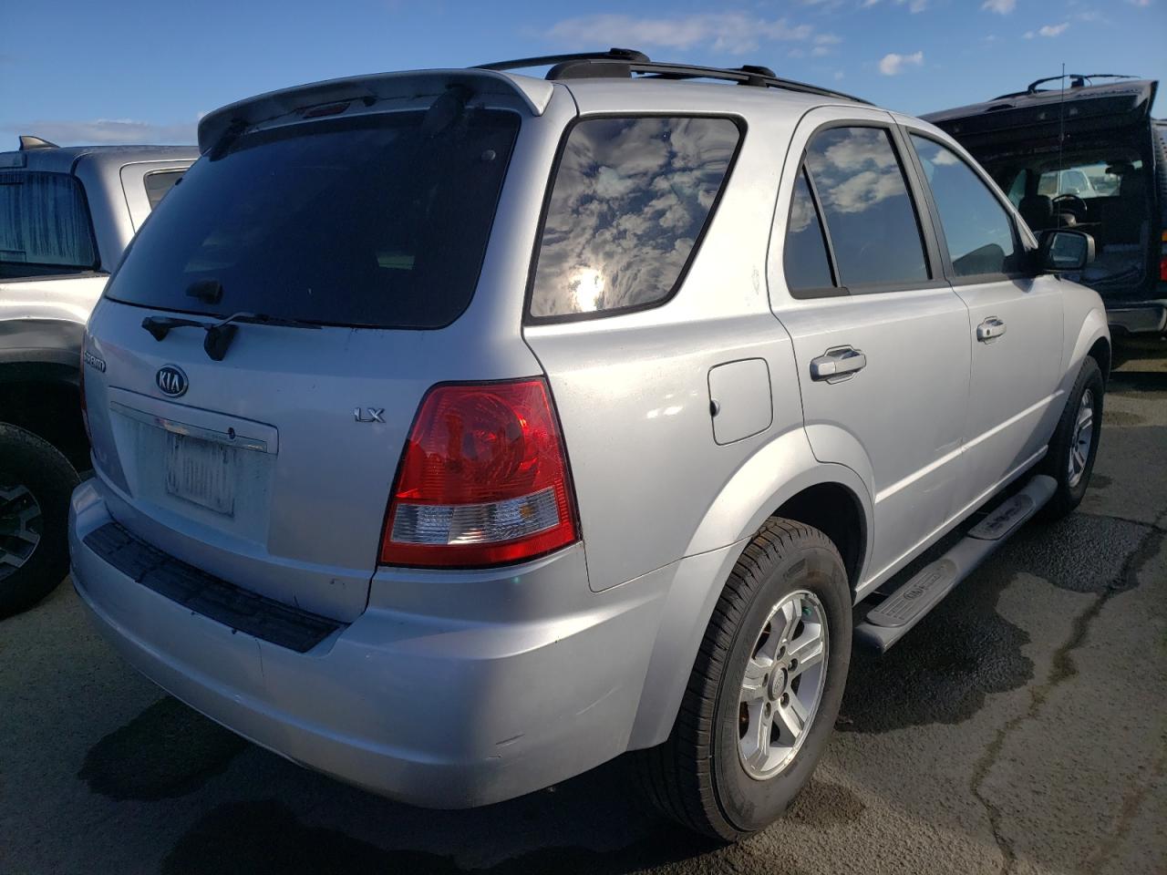Photo 4 from auction – 2006 KIA SORENTO EX with VIN KNDJD733865649693