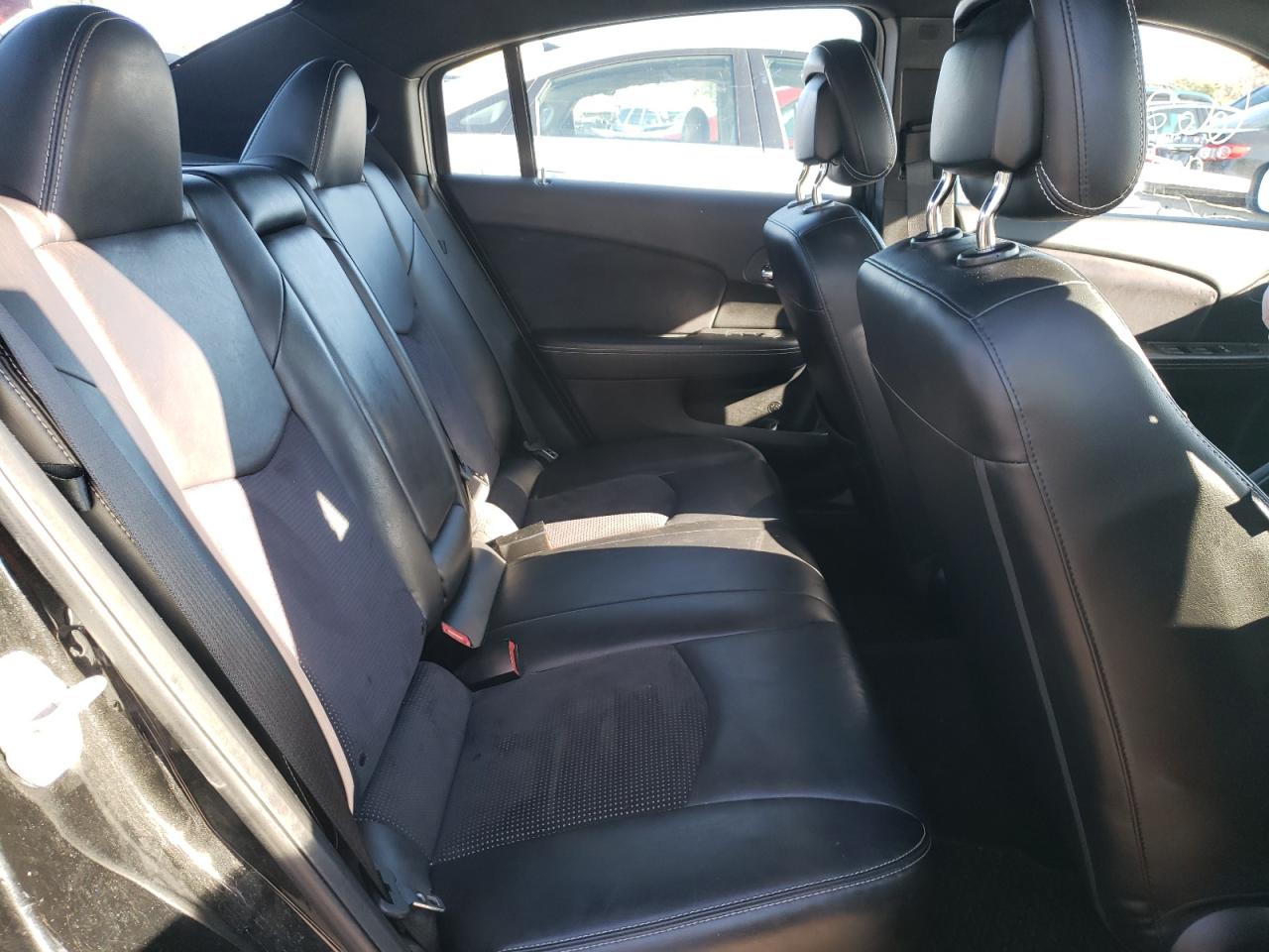 Photo 6 from auction – 2011 CHRYSLER 200 S with VIN 1C3BC8FG7BN612371