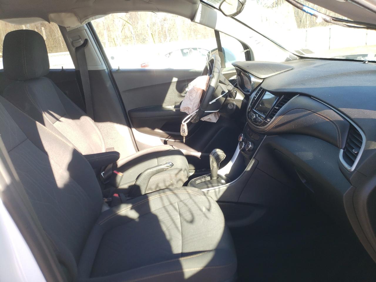 Photo 5 from auction – 2019 CHEVROLET TRAX 1LT with VIN 3GNCJPSB2KL221601