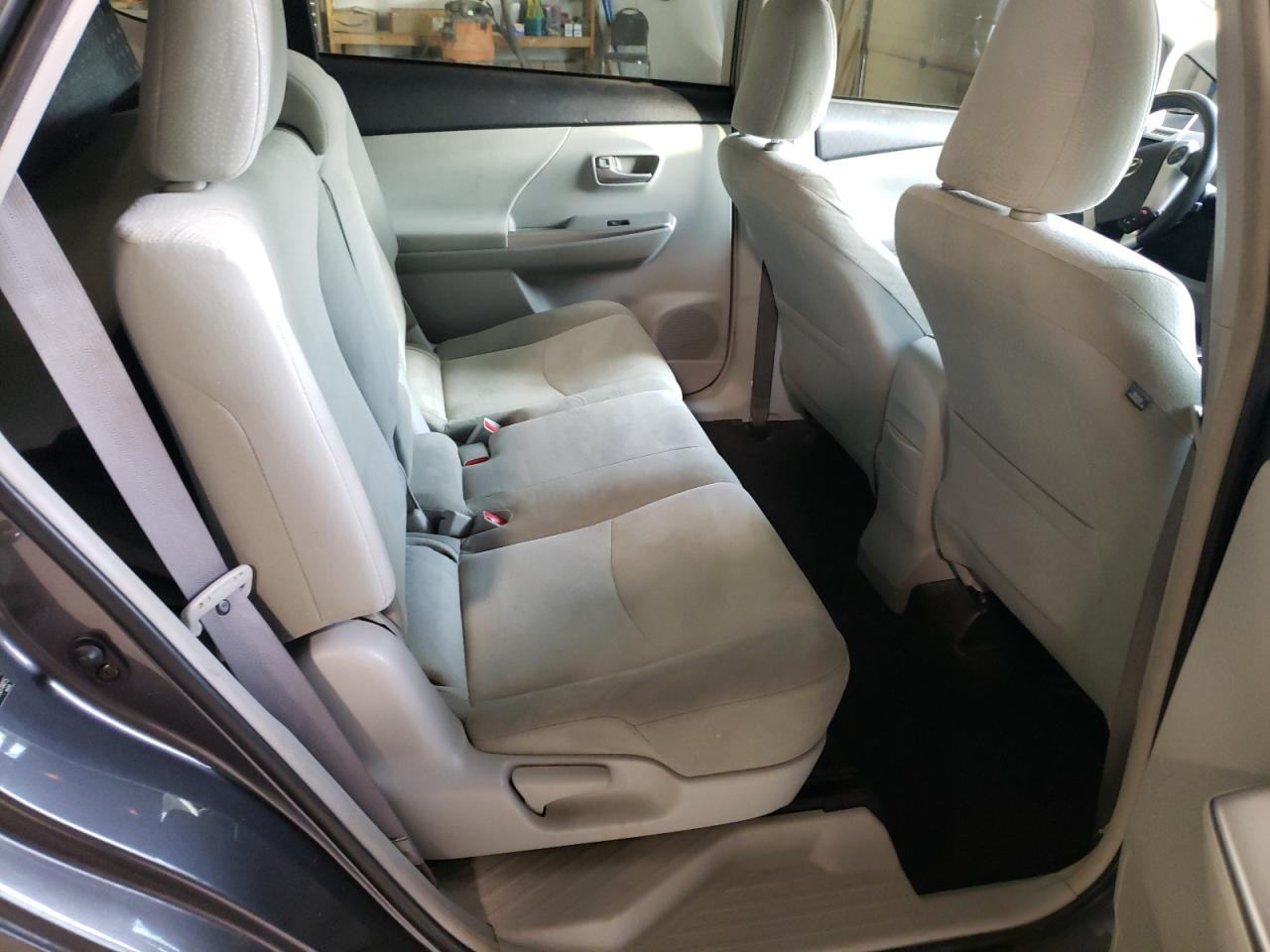 Photo 6 from auction – 2012 TOYOTA PRIUS V with VIN JTDZN3EU0C3074415