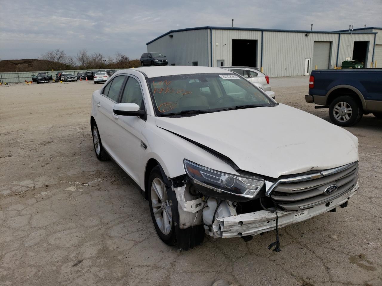 FORD TAURUS SEL 2018 with VIN 1FAHP2E86JG104077 - Photo from auction