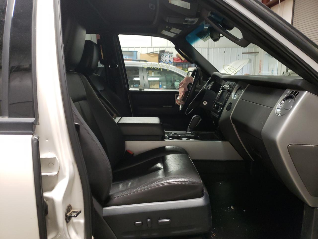 Photo 5 from auction – 2013 FORD EXPEDITION with VIN 1FMJU2A51DEF15527