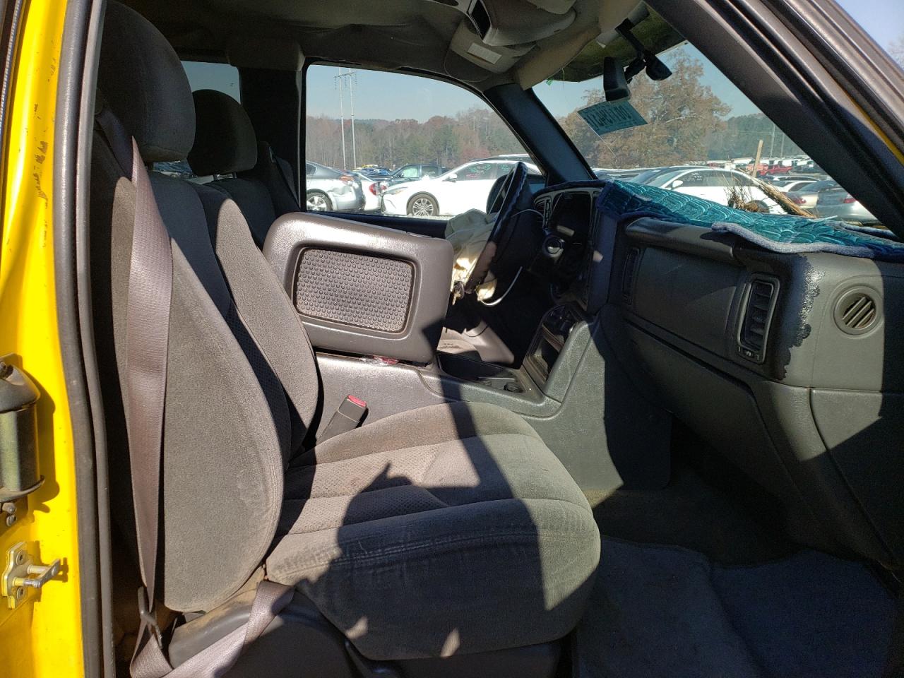 Photo 5 from auction – 2004 CHEVROLET SILVERADO with VIN 2GCEK19T941270521