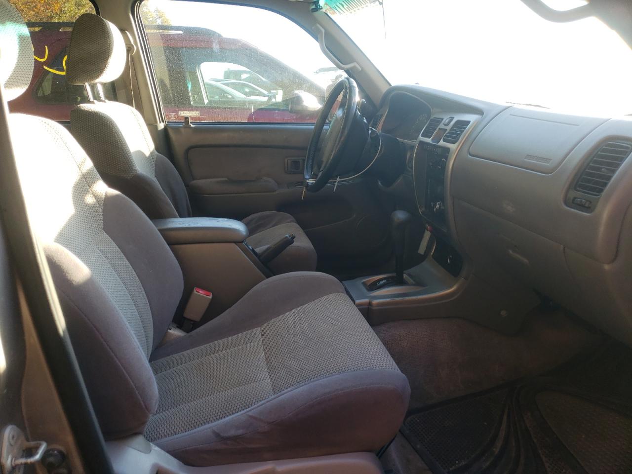 Photo 5 from auction – 2002 TOYOTA 4RUNNER SR with VIN JT3GN86R720244143