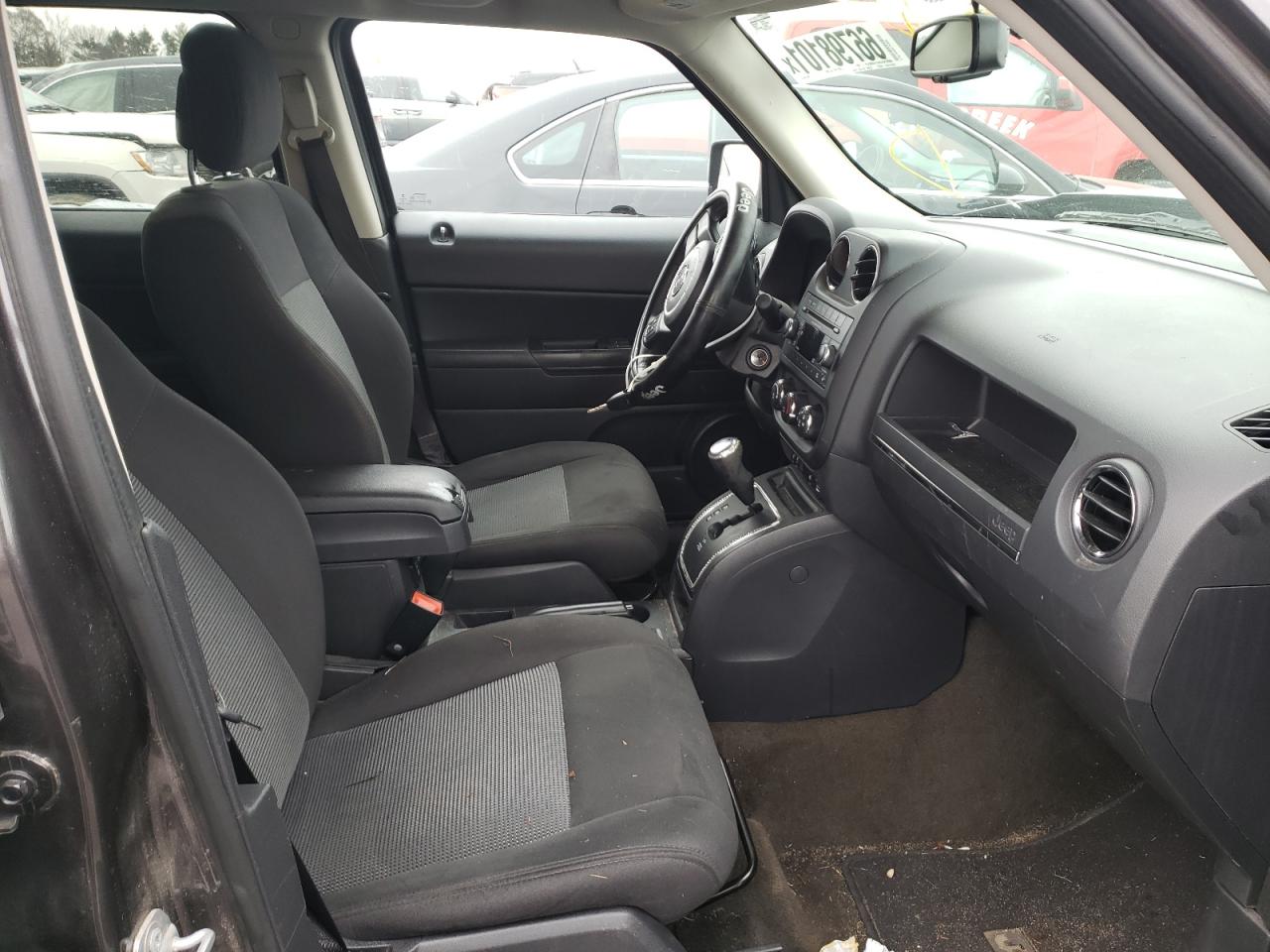 Photo 5 from auction – 2017 JEEP PATRIOT LA with VIN 1C4NJPFB7HD184765