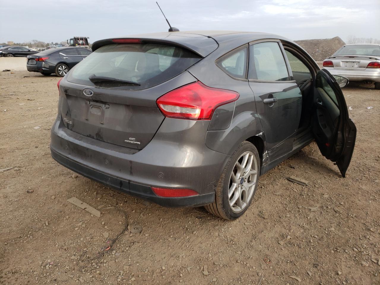 Photo 4 from auction – 2015 FORD FOCUS SE with VIN 1FADP3K28FL200263