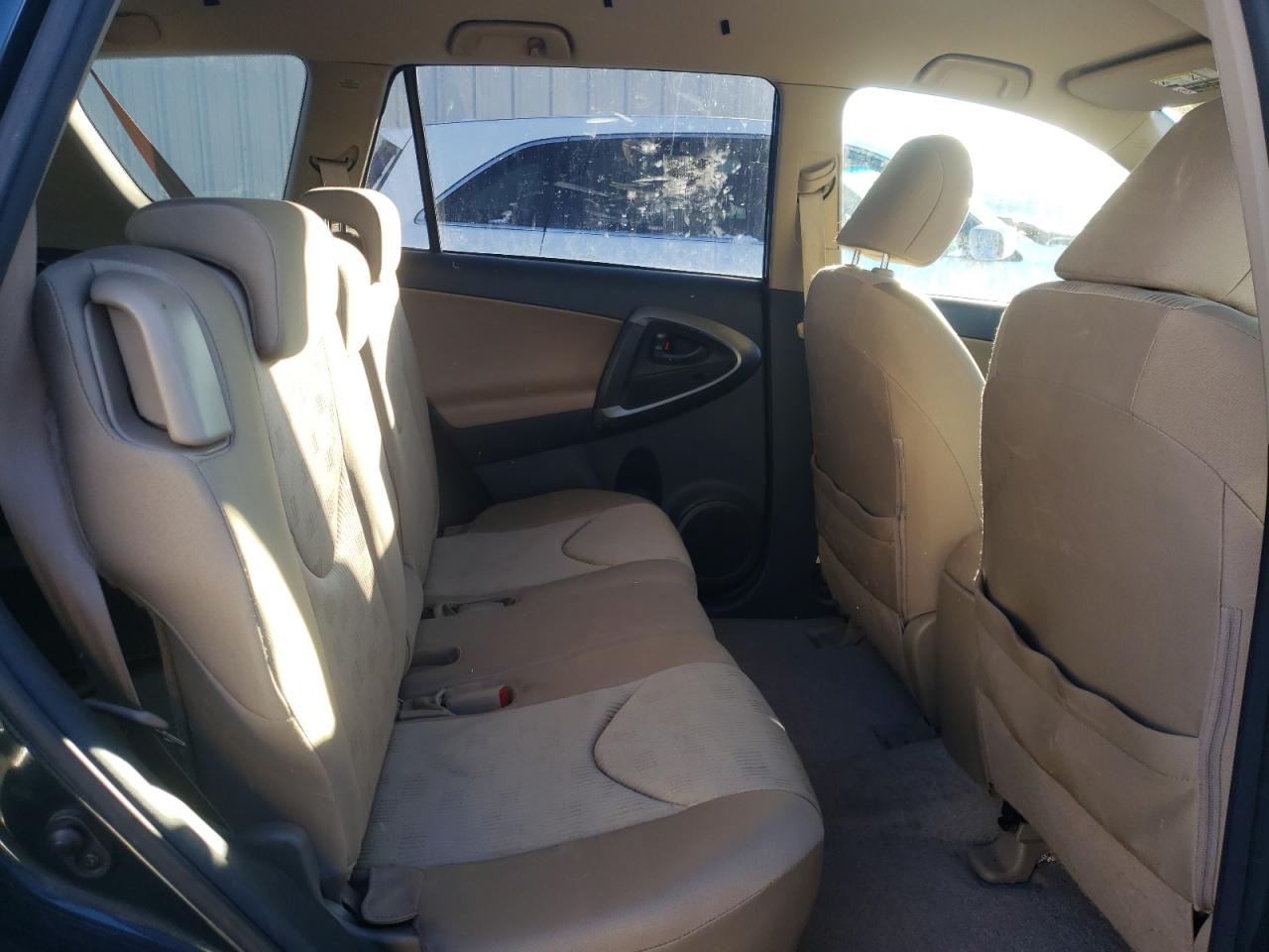 Photo 6 from auction – 2010 TOYOTA RAV4 with VIN JTMBF4DV4AD021951