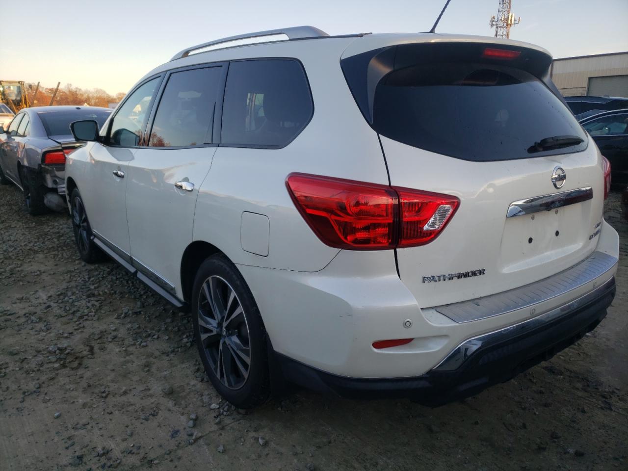 Photo 3 from auction – 2017 NISSAN PATHFINDER with VIN 5N1DR2MM3HC678778