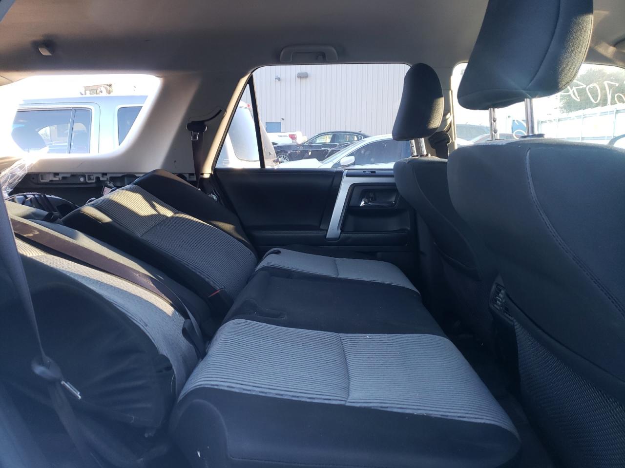 Photo 6 from auction – 2018 TOYOTA 4RUNNER SR with VIN JTEBU5JR3J5484284
