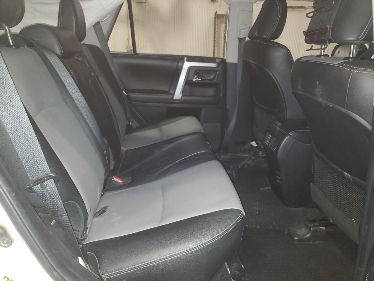 Photo 6 from auction – 2015 TOYOTA 4RUNNER SR with VIN JTEBU5JR1F5223694