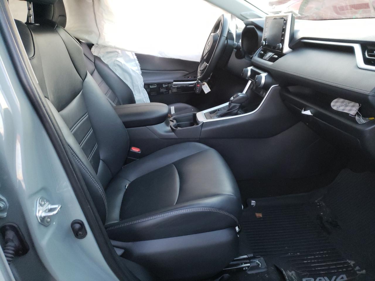 Photo 5 from auction – 2020 TOYOTA RAV4 XLE P with VIN 2T3A1RFV7LC066426