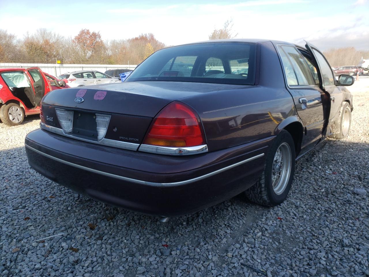 Photo 4 from auction – 2000 FORD CROWN VICT with VIN 2FAFP74W4YX205014
