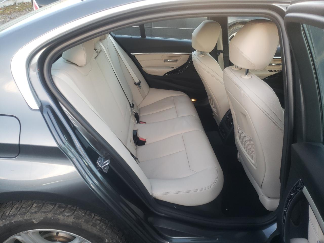 Photo 6 from auction – 2017 BMW 330 XI with VIN WBA8D9G39HNU66081