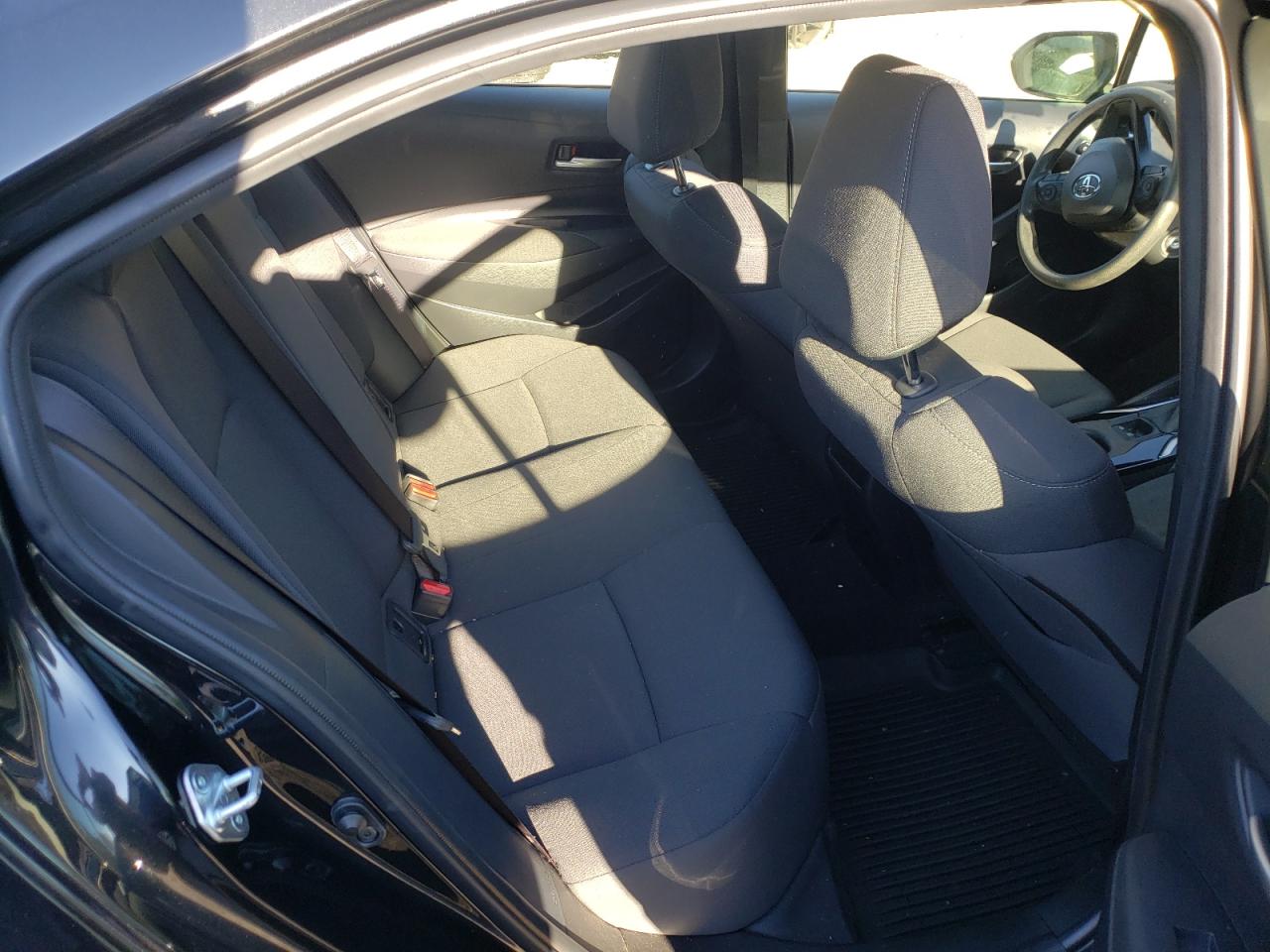 Photo 6 from auction – 2021 TOYOTA COROLLA LE with VIN JTDEPMAE8MJ139375
