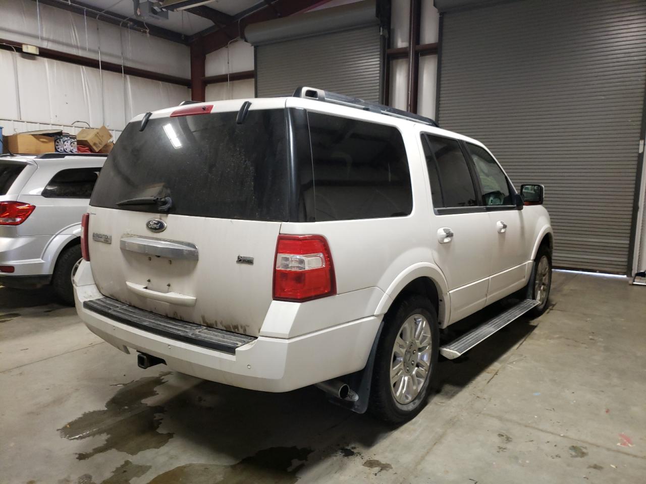 Photo 4 from auction – 2013 FORD EXPEDITION with VIN 1FMJU2A51DEF15527
