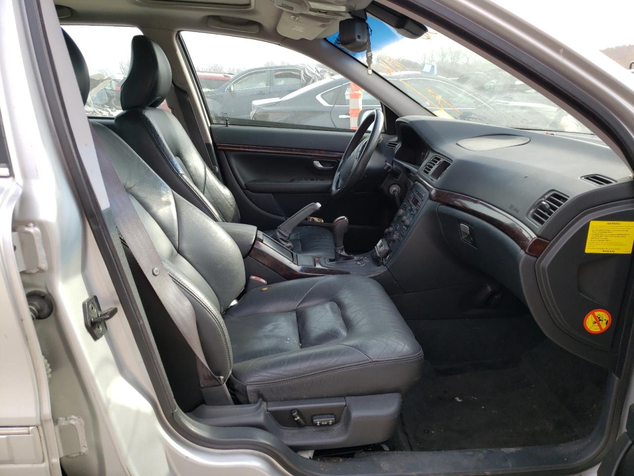 Photo 5 from auction – 2004 VOLVO S80 2.5T with VIN YV1TH59HX41372936