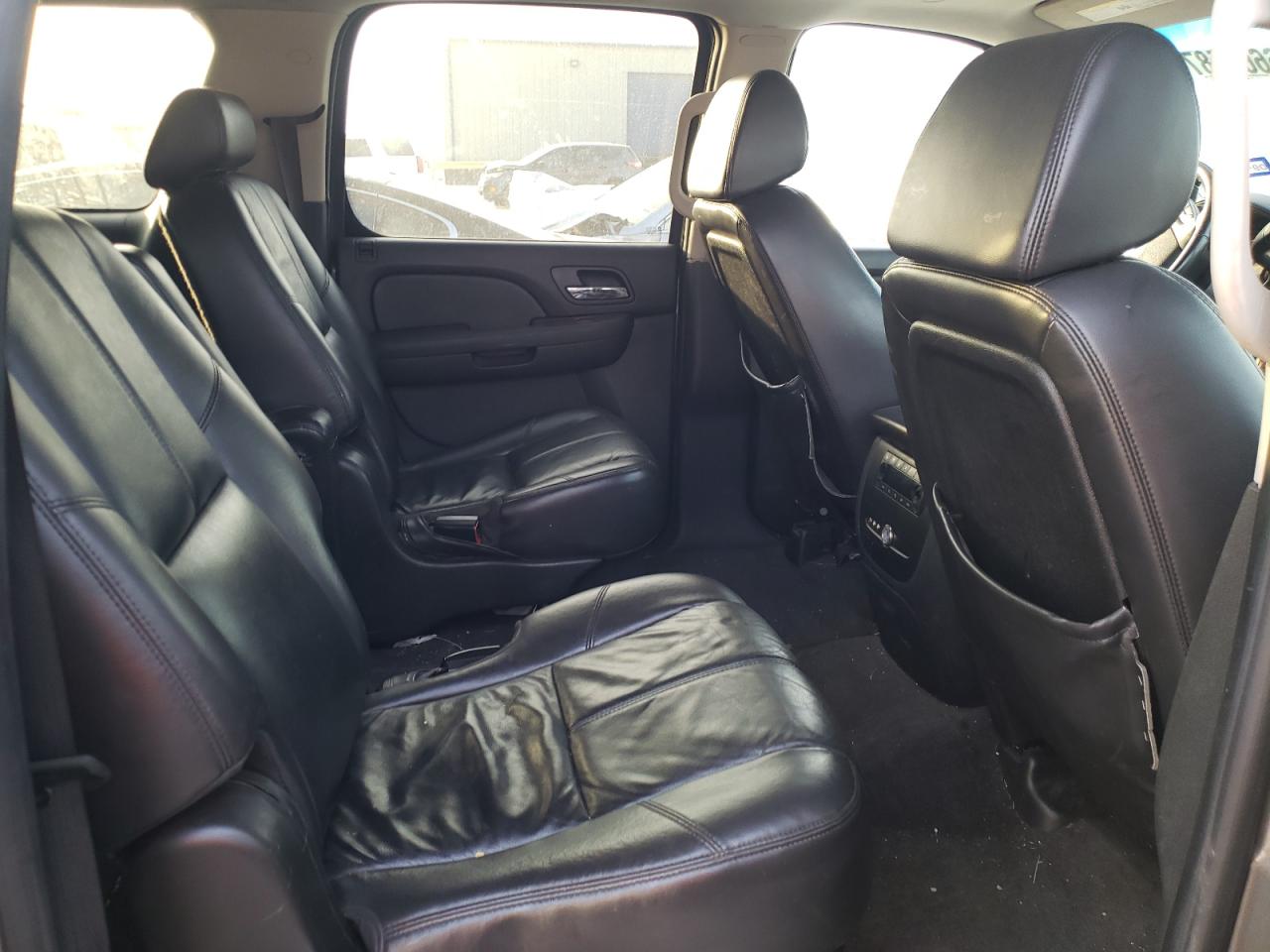 Photo 6 from auction – 2008 CHEVROLET SUBURBAN C with VIN 1GNFC16068J216415