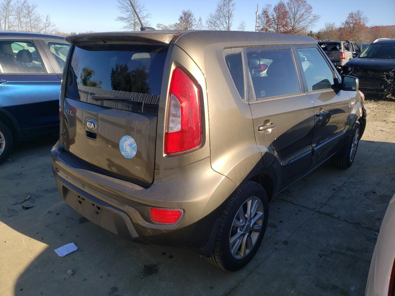 Photo 4 from auction – 2013 KIA SOUL with VIN KNDJT2A55D7551104