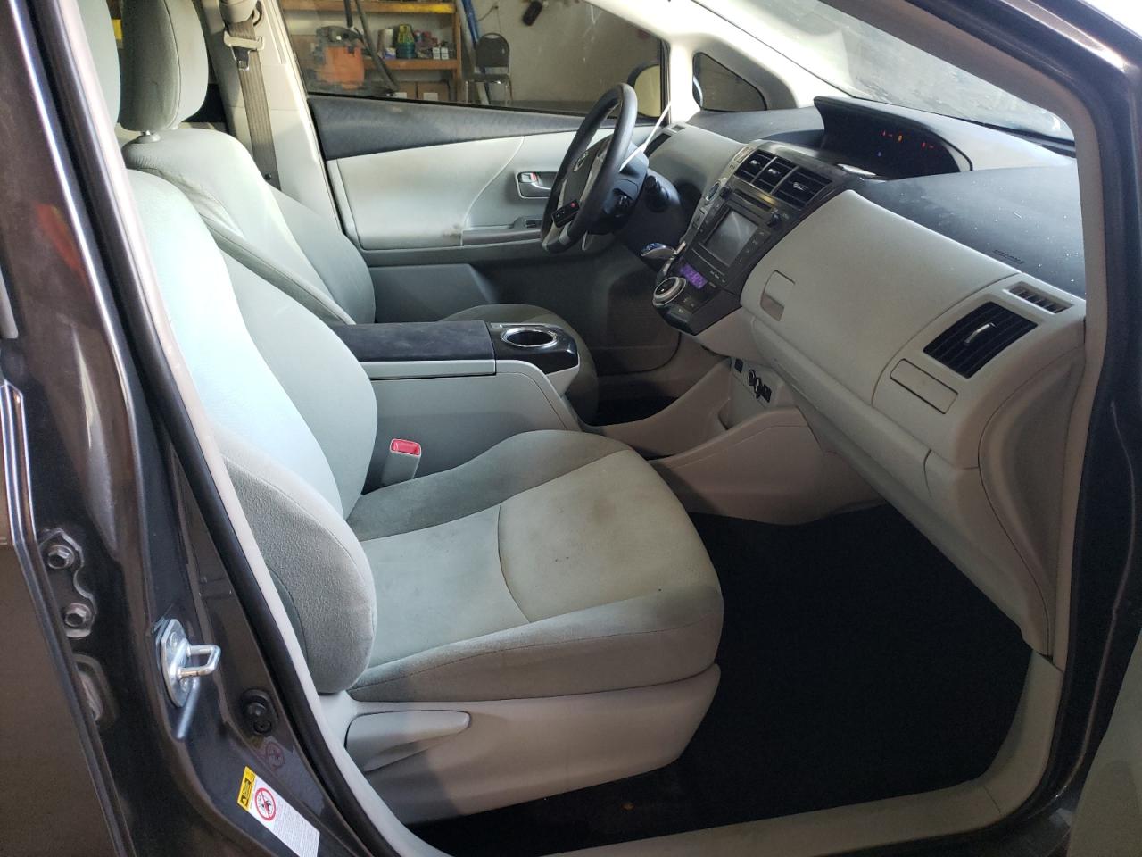 Photo 5 from auction – 2012 TOYOTA PRIUS V with VIN JTDZN3EU0C3074415