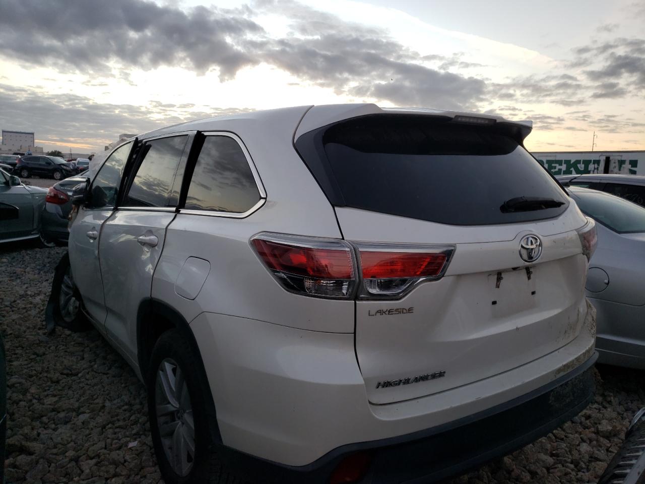 Photo 3 from auction – 2016 TOYOTA HIGHLANDER with VIN 5TDZARFH9GS018364