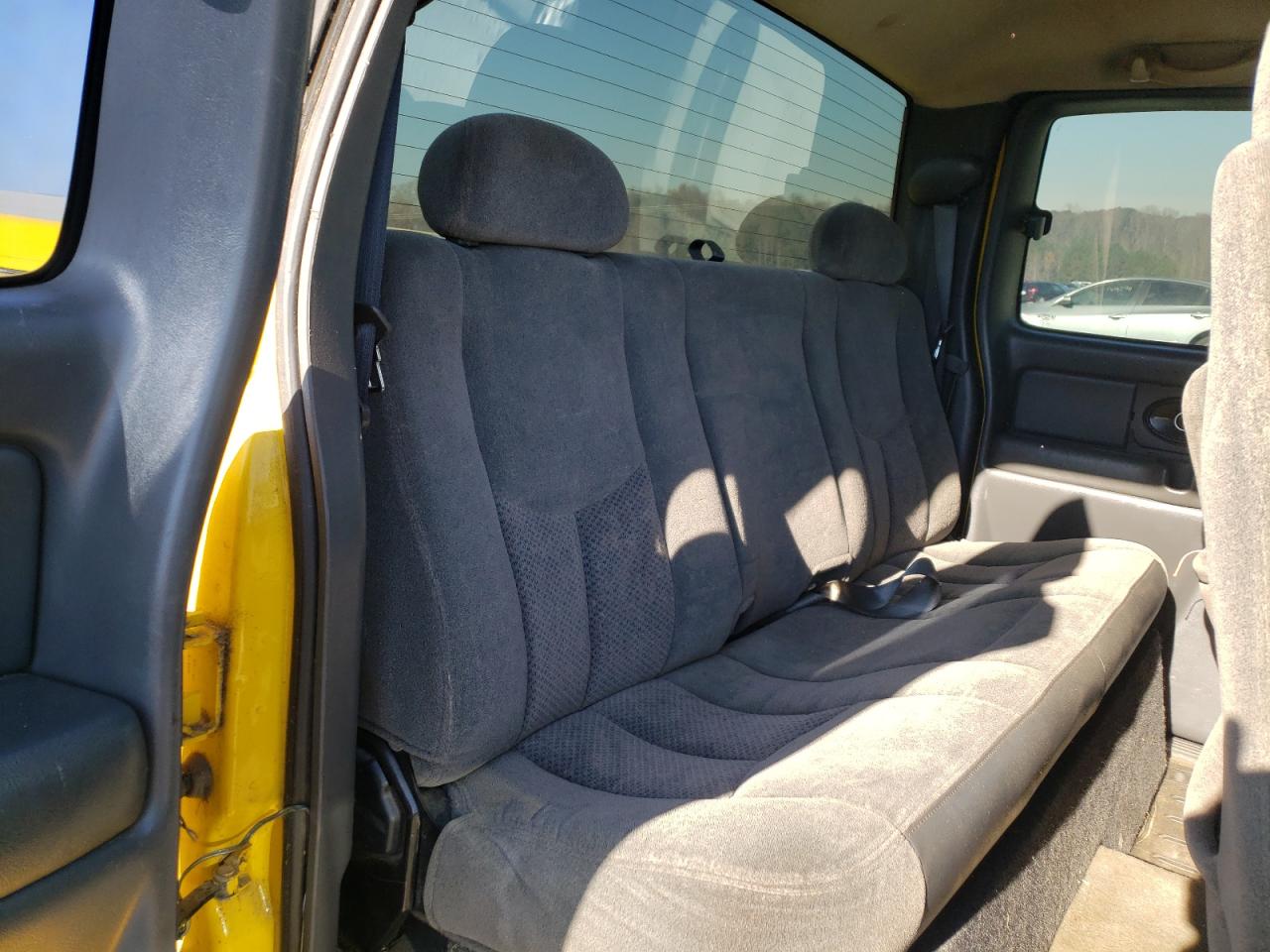 Photo 6 from auction – 2004 CHEVROLET SILVERADO with VIN 2GCEK19T941270521