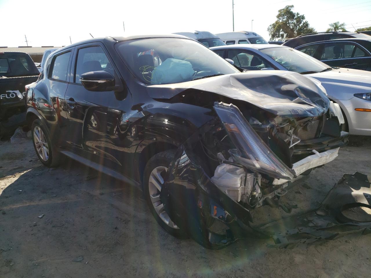 NISSAN JUKE S 2015 with VIN JN8AF5MR0FT501605 - Photo from auction