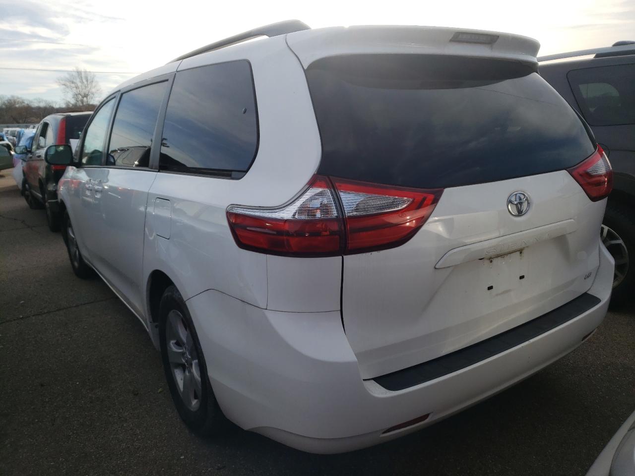 Photo 3 from auction – 2017 TOYOTA SIENNA LE with VIN 5TDKZ3DC3HS801485