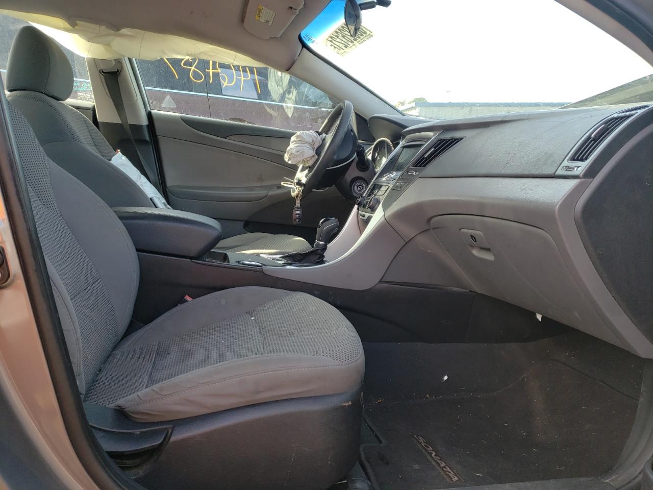 Photo 5 from auction – 2011 HYUNDAI SONATA GL with VIN 5NPEB4AC2BH105712