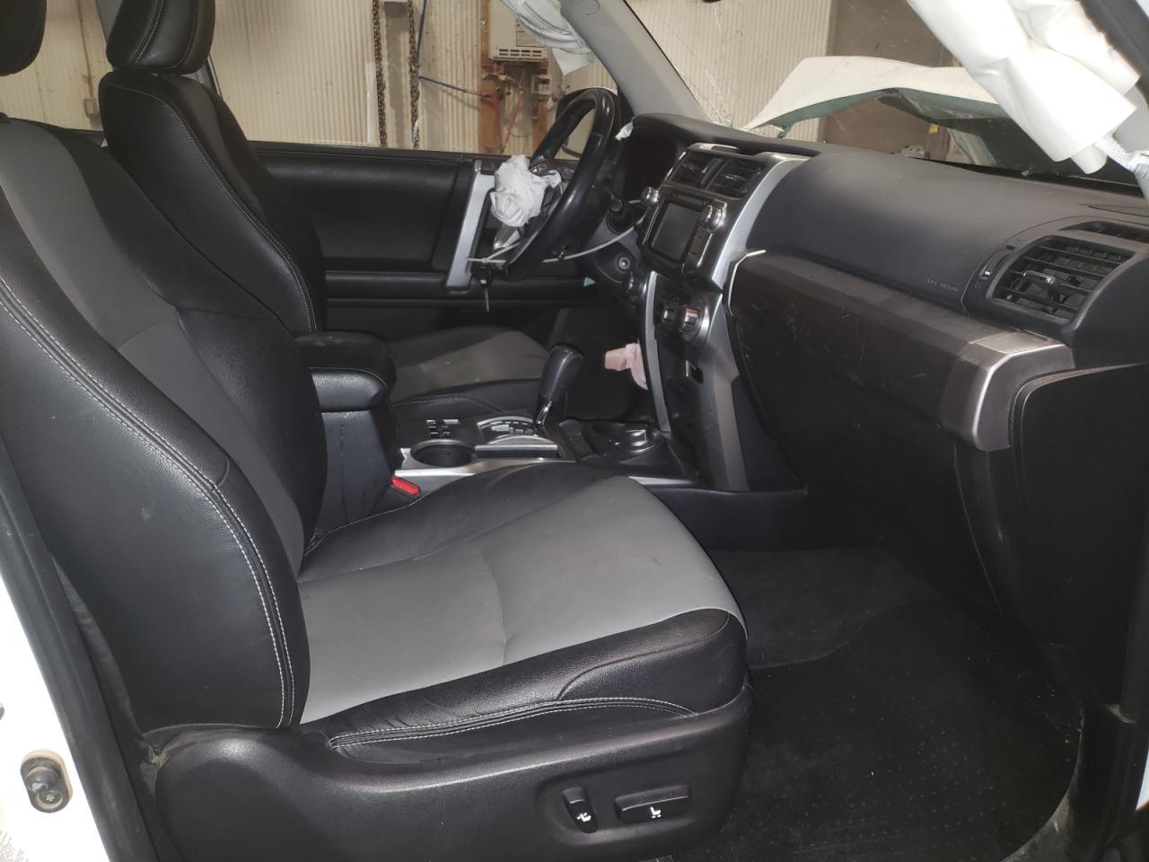 Photo 5 from auction – 2015 TOYOTA 4RUNNER SR with VIN JTEBU5JR1F5223694