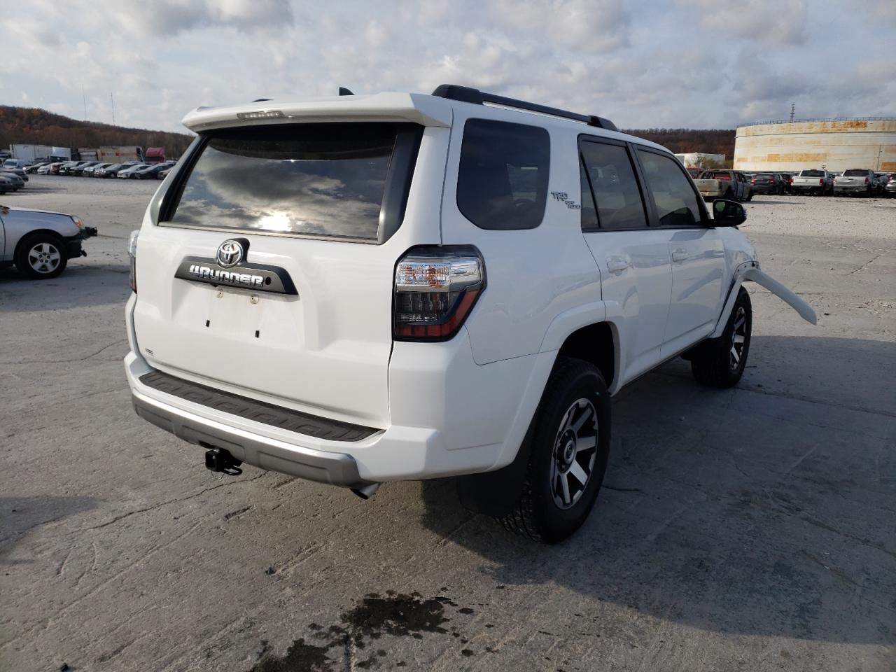 Photo 4 from auction – 2019 TOYOTA 4RUNNER SR with VIN JTEBU5JR9K5703895