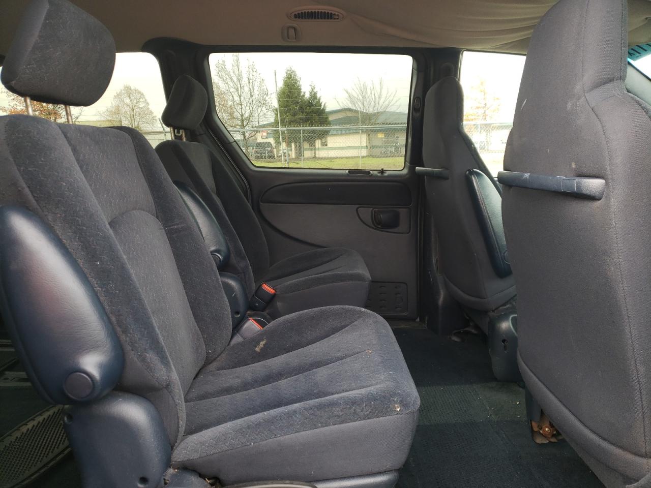 Photo 6 from auction – 2002 DODGE GRAND CARA with VIN 2B4GP44R52R697052