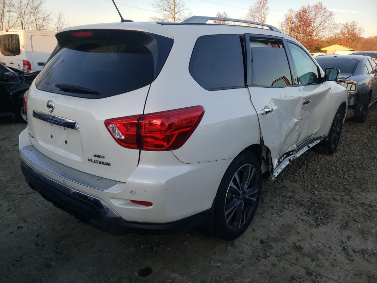 Photo 4 from auction – 2017 NISSAN PATHFINDER with VIN 5N1DR2MM3HC678778
