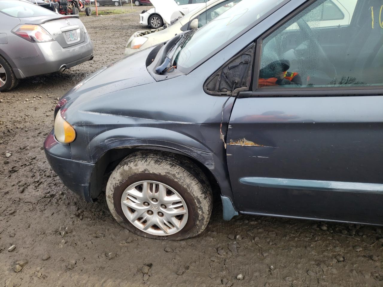 Photo 9 from auction – 2002 DODGE GRAND CARA with VIN 2B4GP44R52R697052