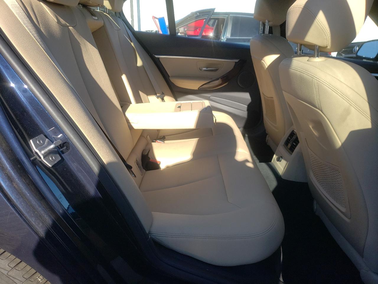 Photo 6 from auction – 2017 BMW 330 XI with VIN WBA8D9G54HNU60710