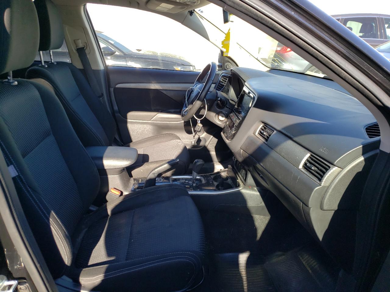 Photo 5 from auction – 2017 MITSUBISHI OUTLANDER with VIN JA4AZ2A32HZ057509
