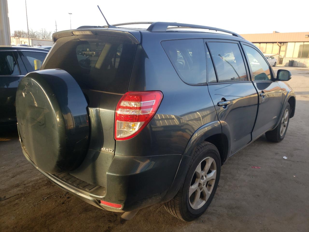 Photo 4 from auction – 2011 TOYOTA RAV4 LIMIT with VIN 2T3DK4DV7BW045783