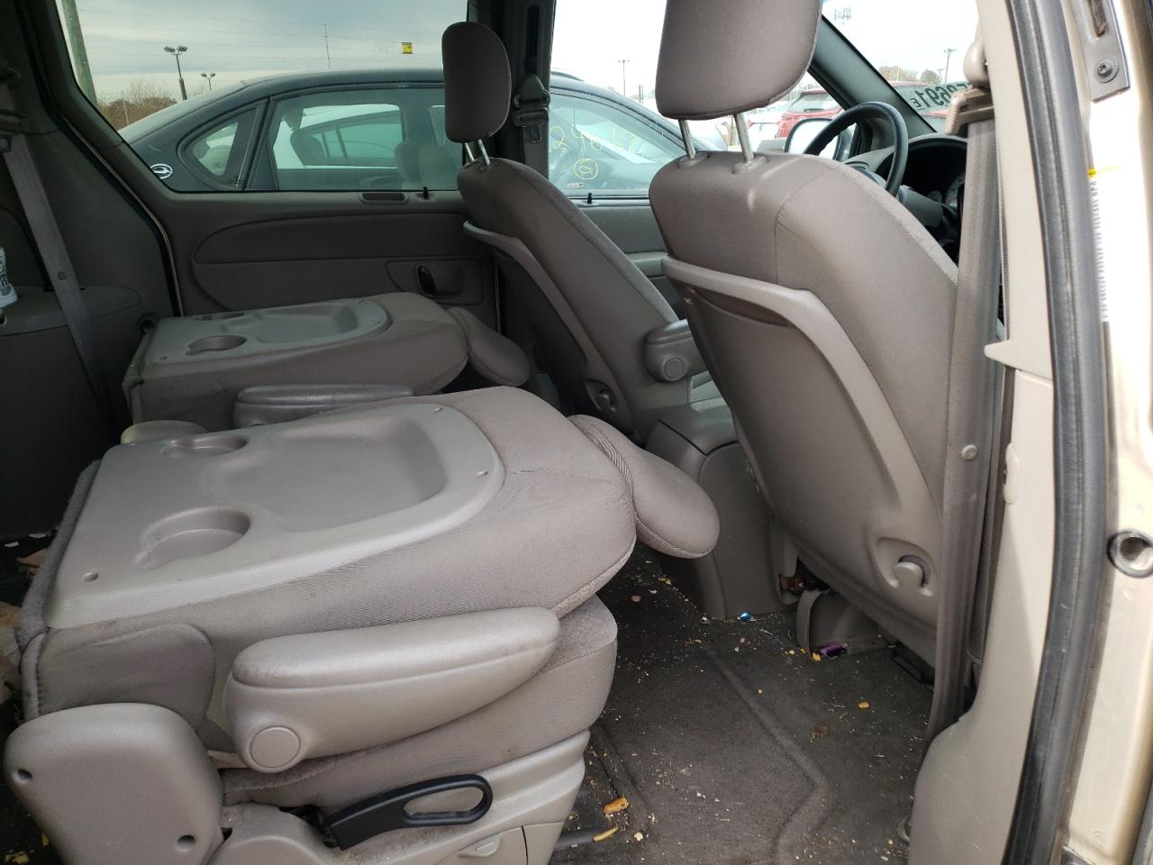 Photo 6 from auction – 2002 CHRYSLER TOWN & COU with VIN 2C4GP74L12R675100