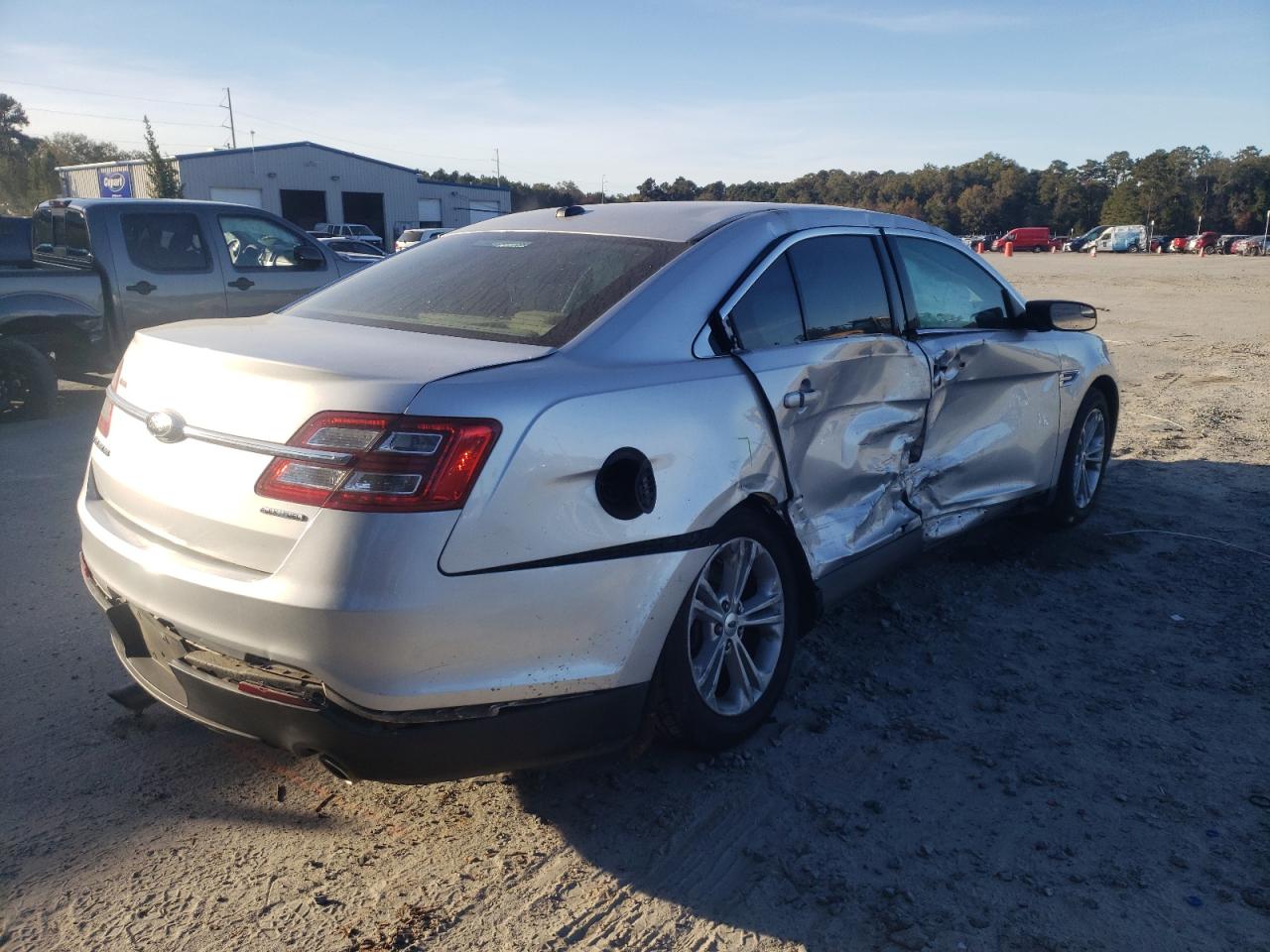Photo 4 from auction – 2015 FORD TAURUS SE with VIN 1FAHP2D80FG165417