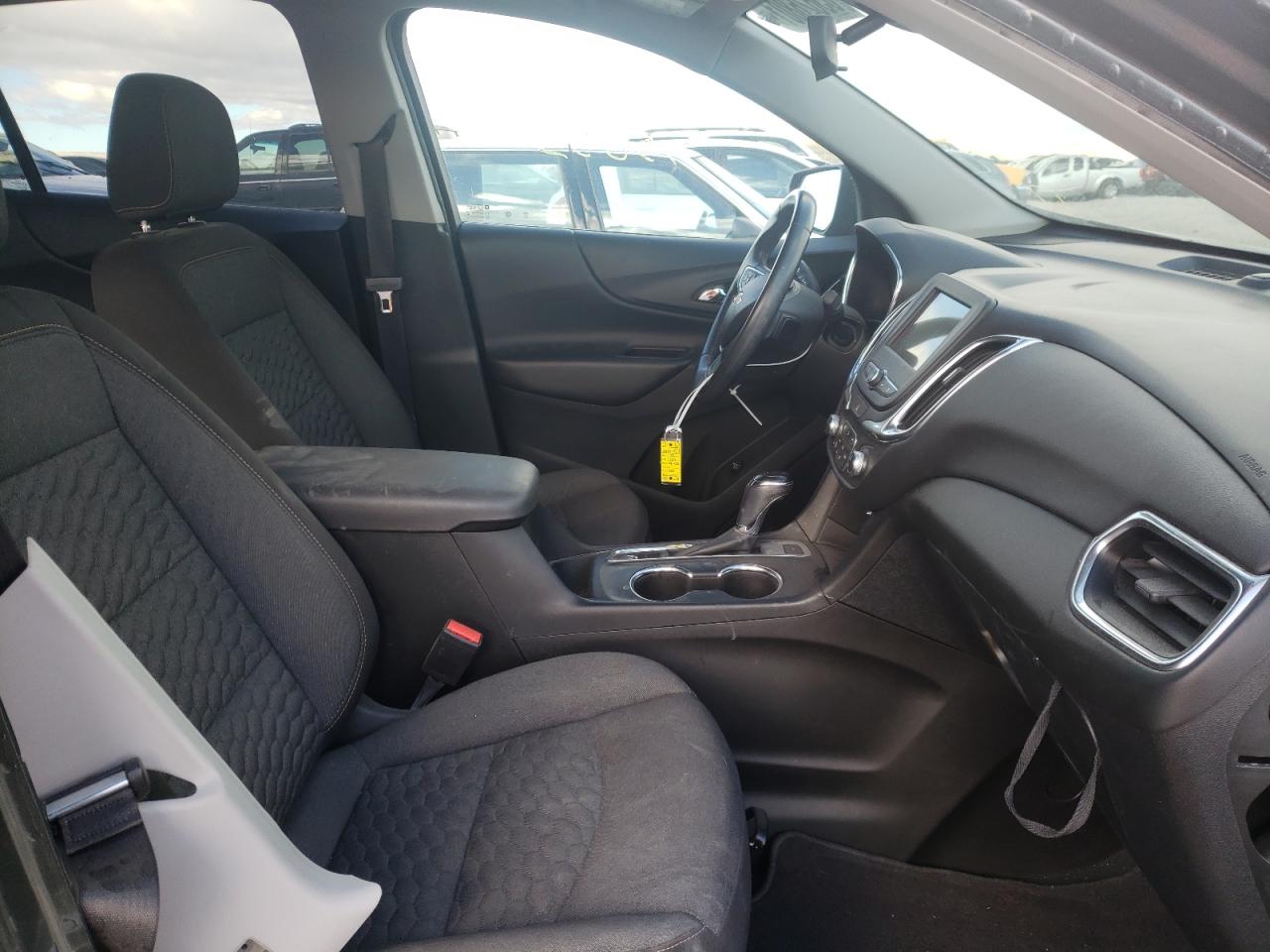 Photo 5 from auction – 2019 CHEVROLET EQUINOX LT with VIN 2GNAXUEV2K6271865
