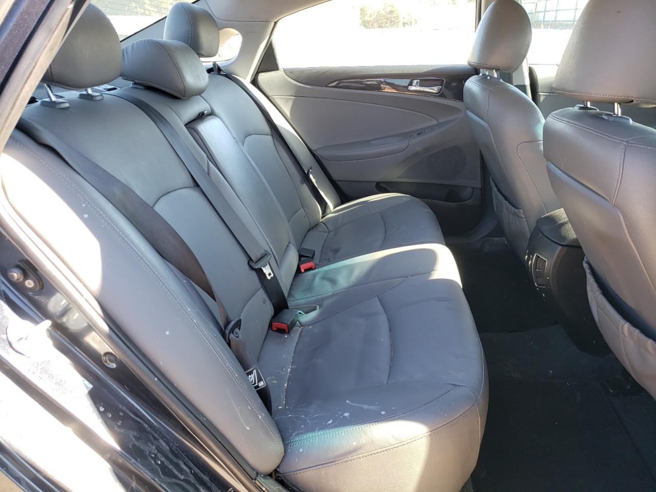Photo 6 from auction – 2011 HYUNDAI SONATA SE with VIN 5NPEC4AC6BH058889