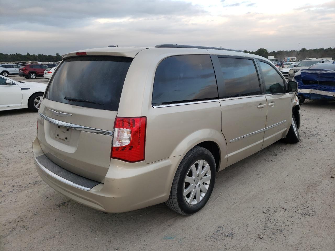 Photo 4 from auction – 2013 CHRYSLER TOWN & COU with VIN 2C4RC1BG9DR713411