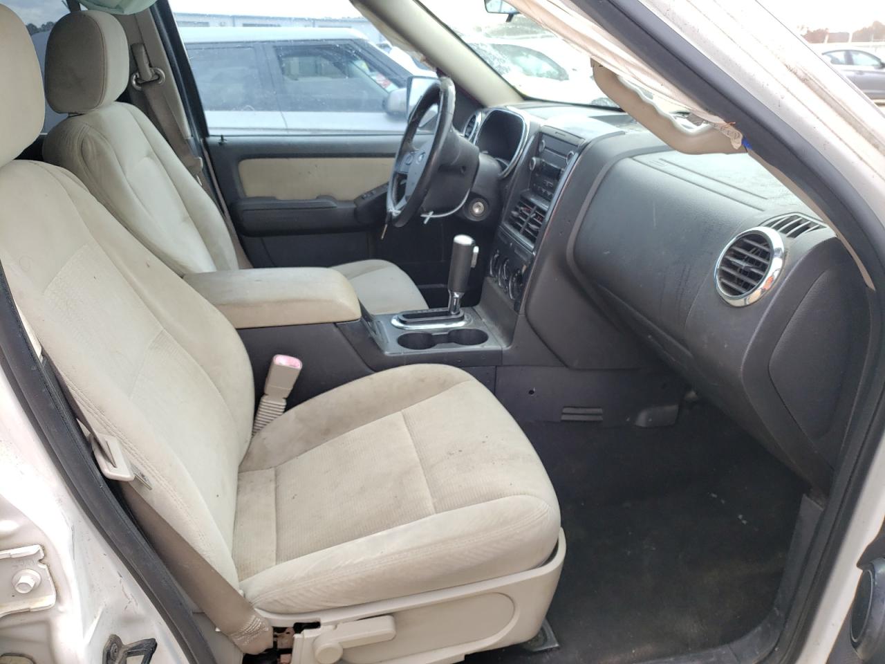 Photo 5 from auction – 2008 FORD EXPLORER X with VIN 1FMEU63E68UA06342