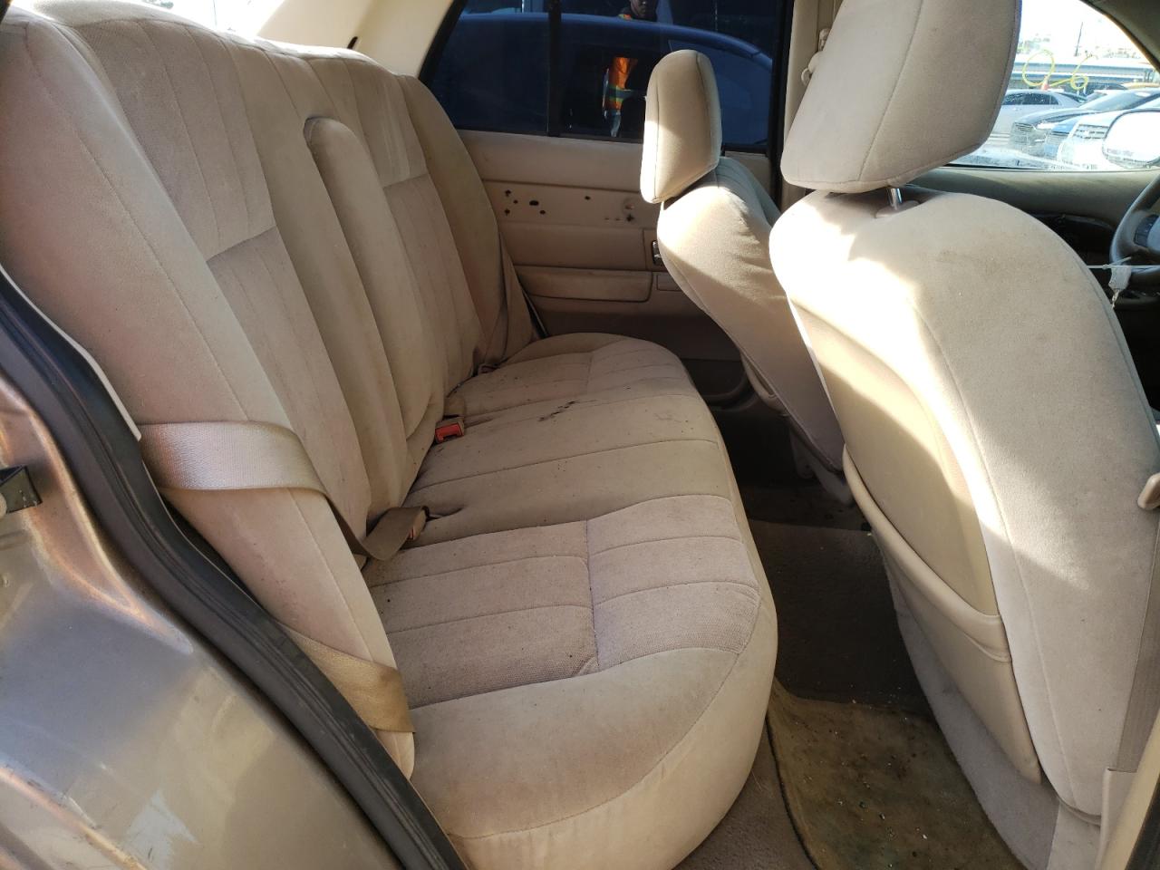 Photo 6 from auction – 2005 MERCURY GRAND MARQ with VIN 2MEFM74W25X672333