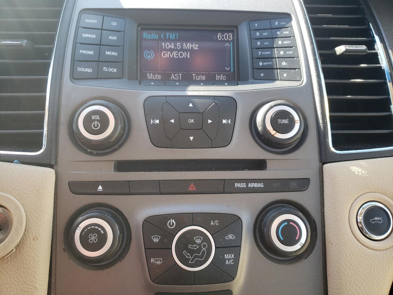 Photo 9 from auction – 2014 FORD TAURUS SE with VIN 1FAHP2D80EG115891