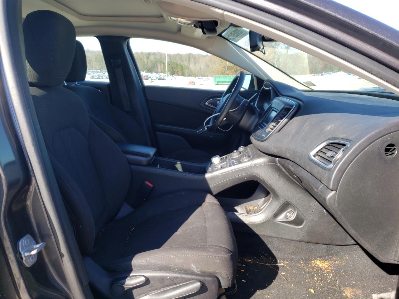 Photo 5 from auction – 2015 CHRYSLER 200 LIMITE with VIN 1C3CCCABXFN732271