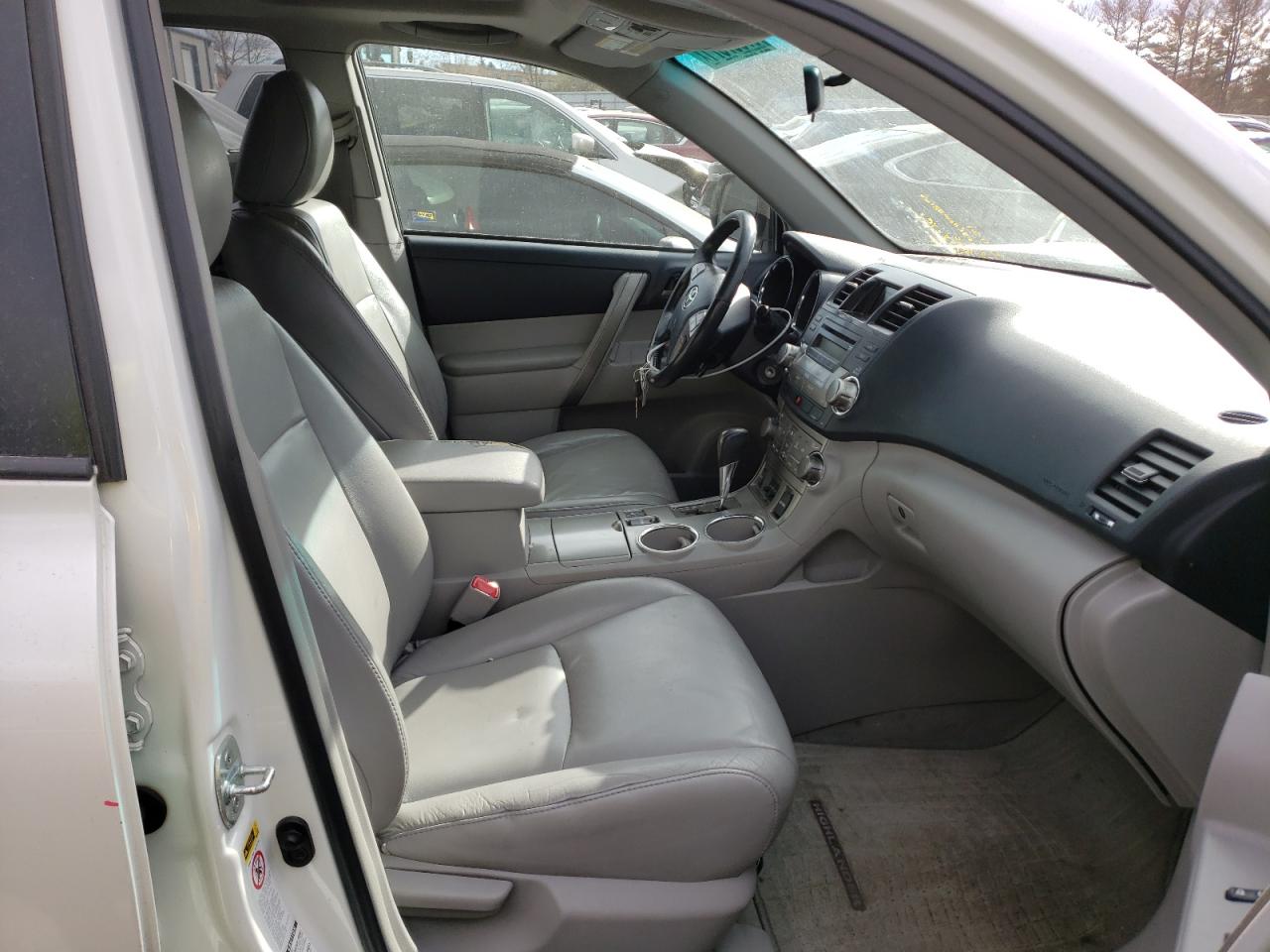 Photo 5 from auction – 2010 TOYOTA HIGHLANDER with VIN 5TDJK3EH4AS034732