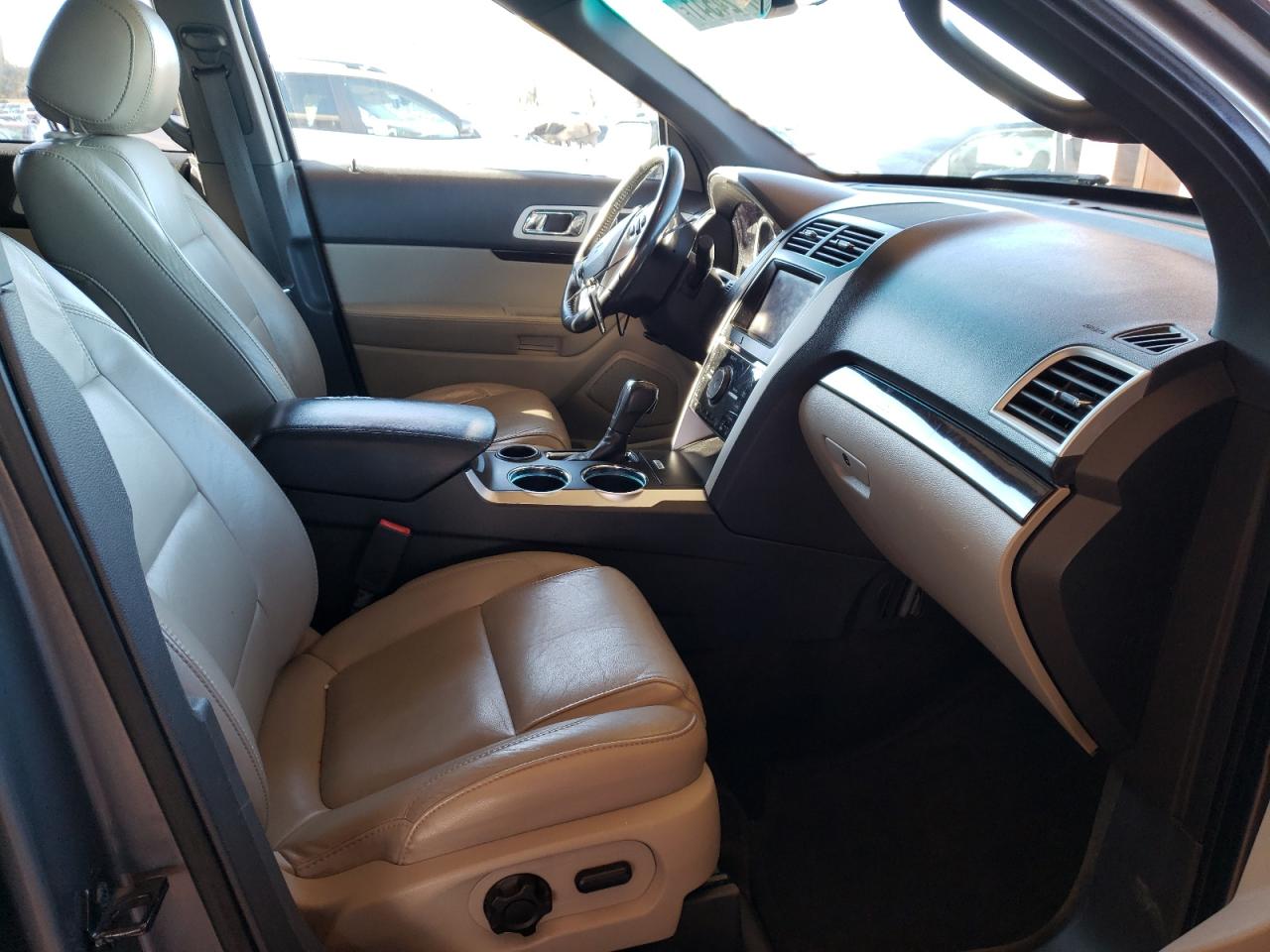 Zdjęcie 5 z aukcji – 2013 FORD EXPLORER L z VIN 1FM5K7F84DGB80016