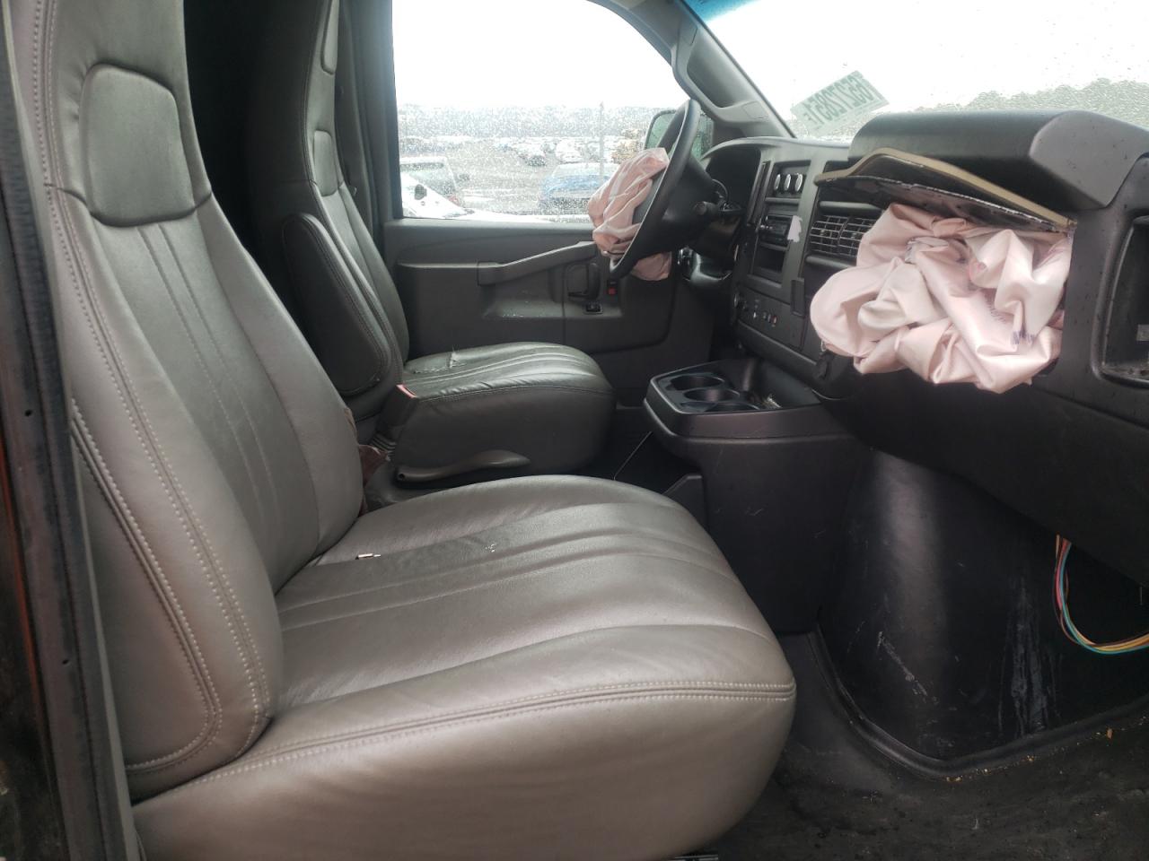 Photo 5 from auction – 2018 CHEVROLET EXPRESS G2 with VIN 1GCWGAFP0J1236496