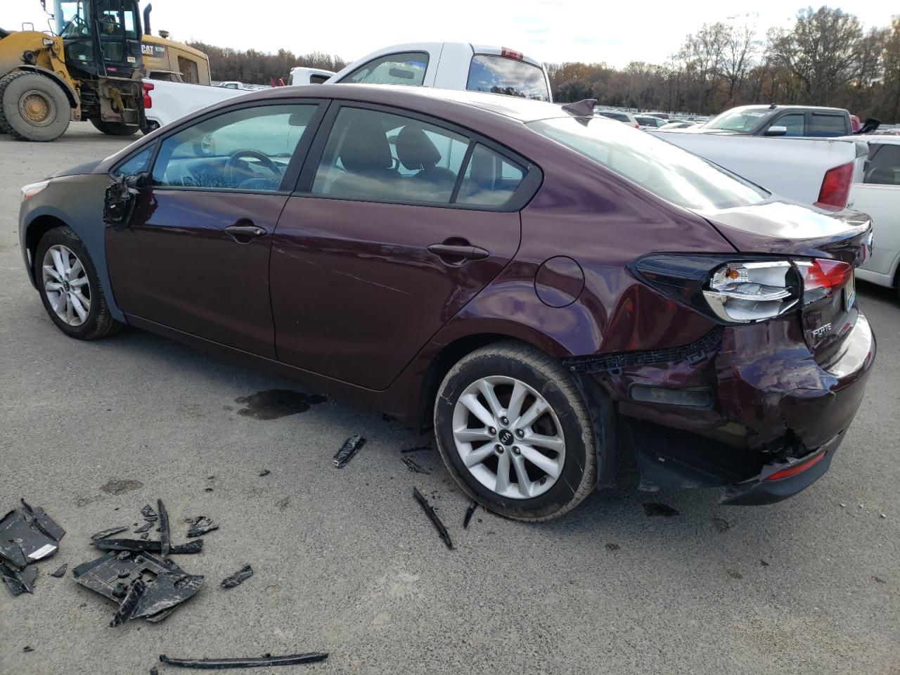 Photo 3 from auction – 2017 KIA FORTE LX with VIN 3KPFL4A78HE021573